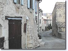 Montsalier, square and stone houses