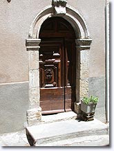 Quinson, door of the church