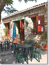 Le Revest des Brousses, local countryside café
