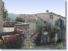 Saint Julien d'Asse, the village