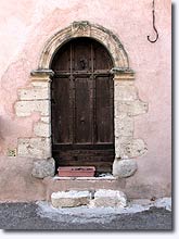 Villeneuve, old door