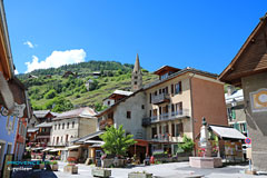 Aiguilles, le village