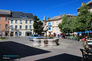 Embrun, the fountain on main square