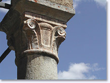 Les Vigneaux, column