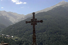 Orcières, croix sur la montagne