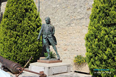 Le Bar sur Loup, statue de l'amiral de Grasse