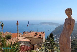 Eze, statues and exotic plants