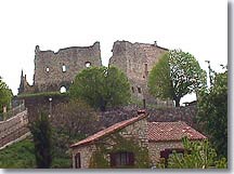 Gréolières, ruines du château feodal