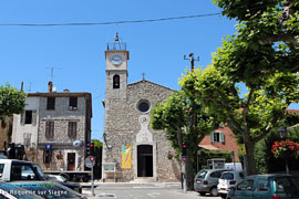 La Roquette Sur Siagne, place et église