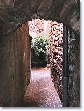 Saint Sauveur sur Tinee, vaulted passageway