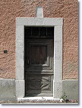 Valderoure, old door