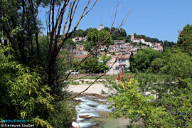 Village de Villeneuve Loubet au dessus de la rivière