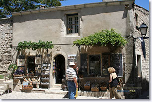 Les Baux de Provence, antiques shop