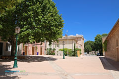 Chateauneuf-le-Rouge, square