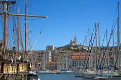 Marseille, bateaux et Notre Dame de la Garde