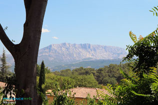 Meyreuil, Sainte Victoire mountain and HQ Photographs
