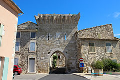 Noves, medieval gate