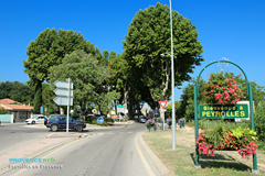 Peyrolles en Provence, entrance