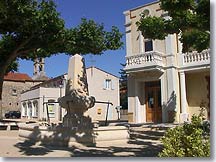 Verquieres, square and fountain