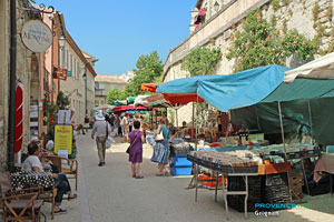 Grignan, antiques and old books market