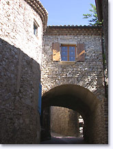Marsanne, vaulted passageway
