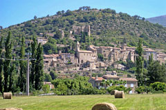 Montbrun les Bains, the village