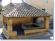 Rochegude, fountain and wash-house