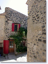 Sainte Euphemie sur Ouveze, house with red shutters