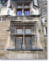 Suze la Rousse, Renaissance windows