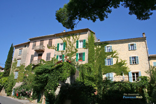 Sainte Anastasie sur Issole, houses