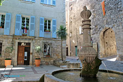 Bargemon, fountain and city-hall