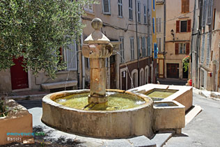 Barjols, fountain and wash-house