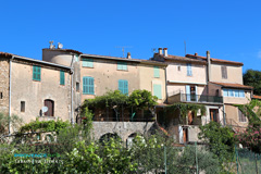 Cabasse sur Issole, houses