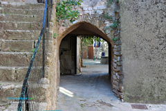 Cabasse sur Issole, vaulted passageway