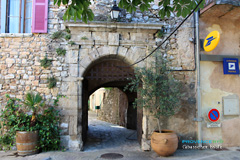 Cabasse sur Issole, porte médiévale