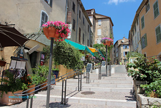 Fayence, calade street and restaurants