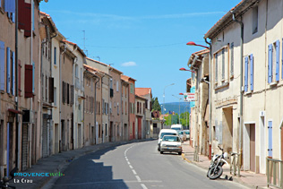 La Crau, main street