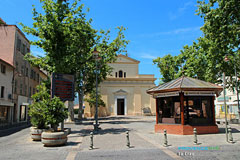 La Crau, church and tourist office