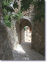 Montfort sur Argens, vaulted passageway