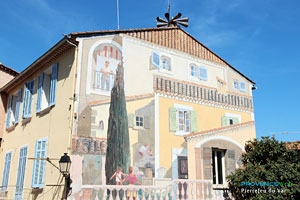 Pierrefeu du Var, façade en trompe l'oeil