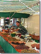 Toulon, étal d'épices sur le marché