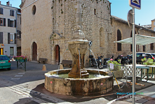 Trans en Provence, fountain in front of the church