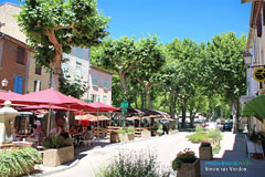 Vinon sur Verdon, terrasses et fontaine