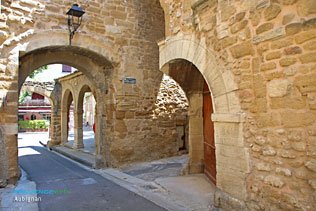 Aubignan, medieval quarter