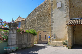 Buisson, stone wall