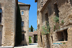 Cabrières d'Avignon, maisons dans le village