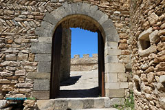 Mornas, fortress entrance