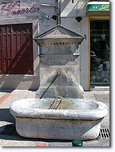 Peypin d'Aigues, fontaine