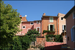 Roussillon, façades ocres