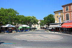 Saint Saturnin lès Avignon, place